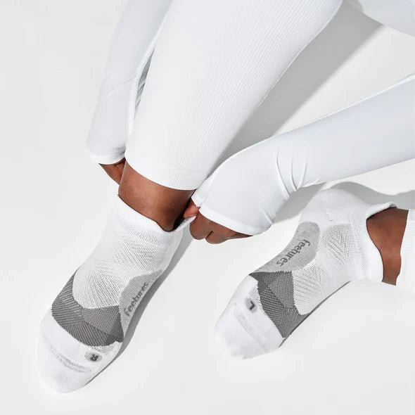 Feetures_Elite Light Cushion No-Show Tab_White