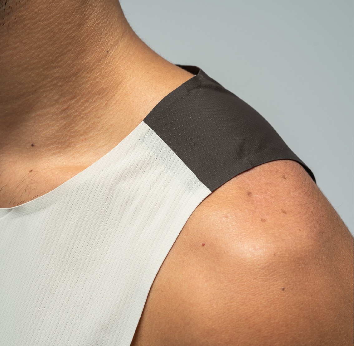 Men's Race Singlet - Silver Cloud/ After Dark