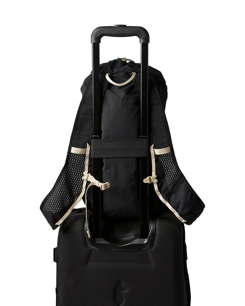 Cotopaxi_Empacable 16L Daypack_Cotopaxi Black